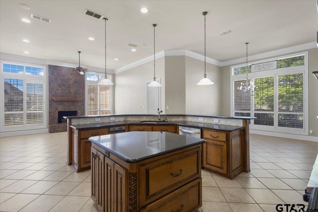 1609 Holcomb Cir, Tyler, TX 75703