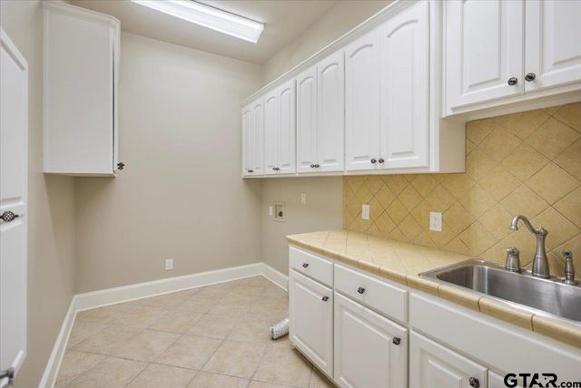 1609 Holcomb Cir, Tyler, TX 75703