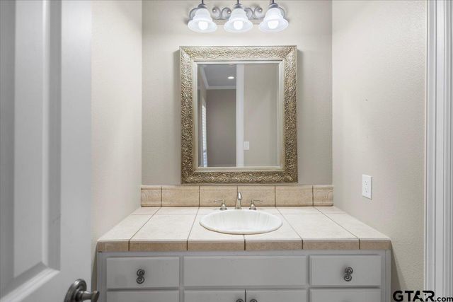1609 Holcomb Cir, Tyler, TX 75703