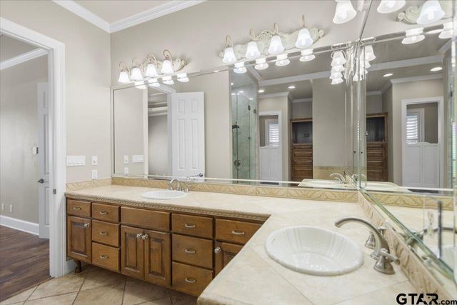 1609 Holcomb Cir, Tyler, TX 75703