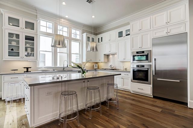 1152 Mosaico Lane, Houston, TX 77055