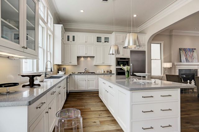 1152 Mosaico Lane, Houston, TX 77055