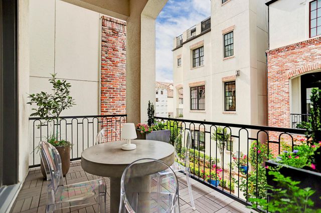 1152 Mosaico Lane, Houston, TX 77055