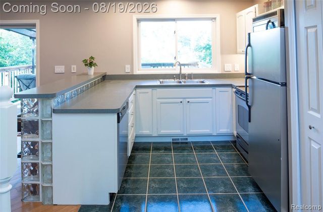 320 Charlevoix Street, Commerce Twp, MI 48382