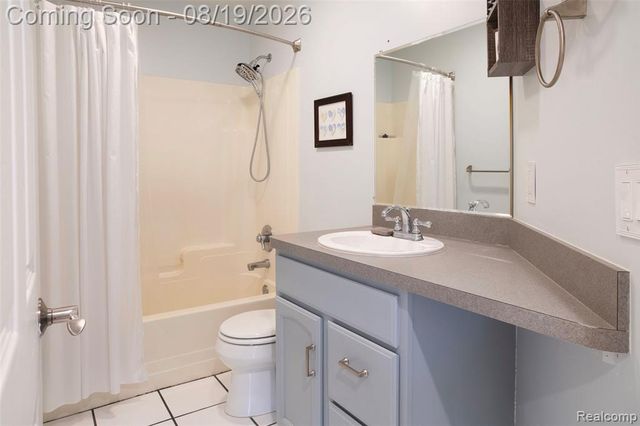 320 Charlevoix Street, Commerce Twp, MI 48382