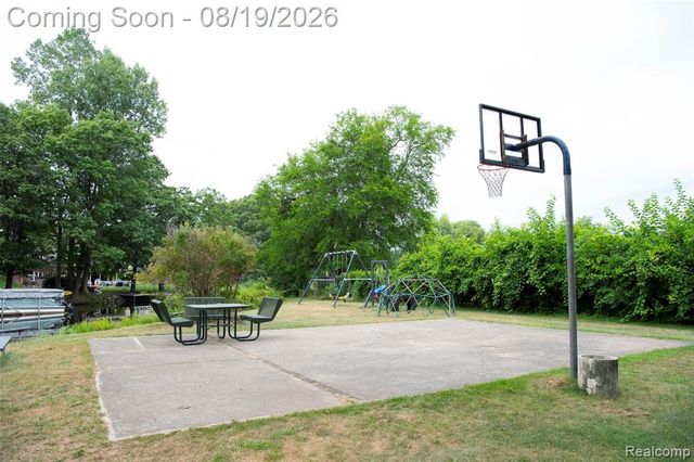 320 Charlevoix Street, Commerce Twp, MI 48382