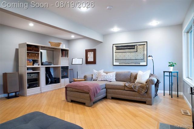 320 Charlevoix Street, Commerce Twp, MI 48382