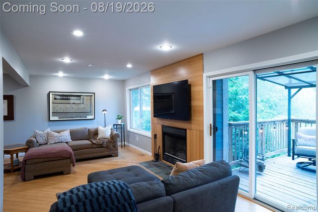 320 Charlevoix Street, Commerce Twp, MI 48382