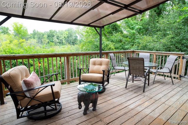 320 Charlevoix Street, Commerce Twp, MI 48382