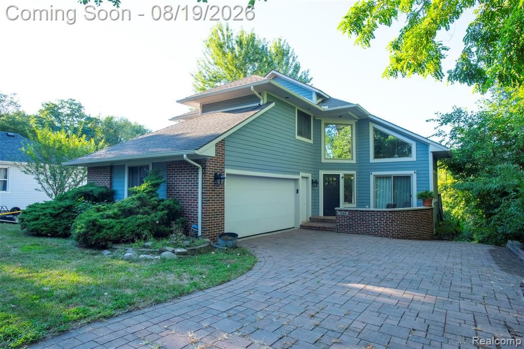 320 Charlevoix Street, Commerce Twp, MI 48382