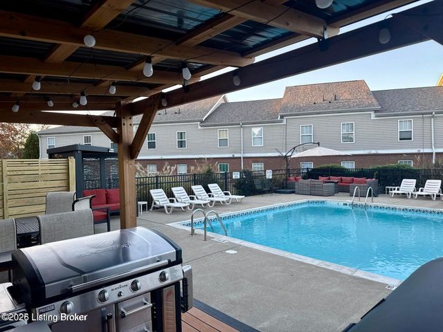 9003 Falcon Crest Ct 205, Louisville, KY 40219