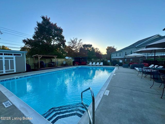 9003 Falcon Crest Ct 205, Louisville, KY 40219