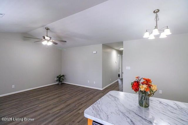 9003 Falcon Crest Ct 205, Louisville, KY 40219