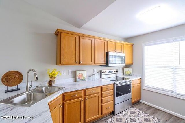 9003 Falcon Crest Ct 205, Louisville, KY 40219