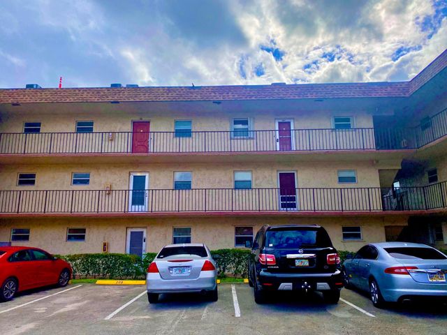 719 Lori Drive 307, Palm Springs, FL 33461