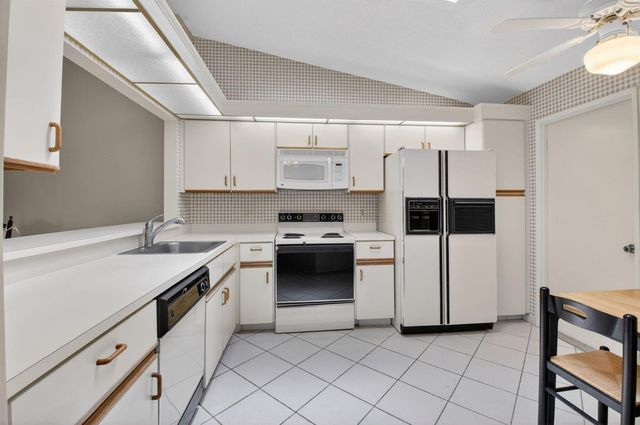 10939 Roebelini Palm Court A, Boynton Beach, FL 33437