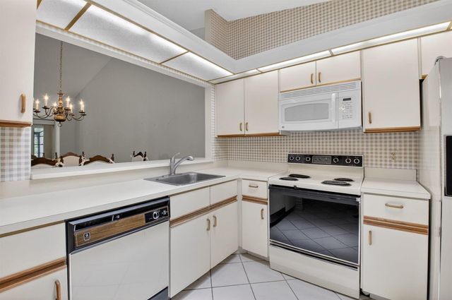 10939 Roebelini Palm Court A, Boynton Beach, FL 33437