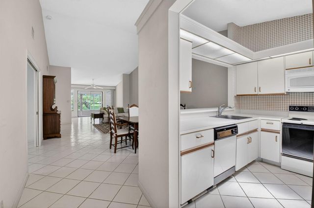 10939 Roebelini Palm Court A, Boynton Beach, FL 33437