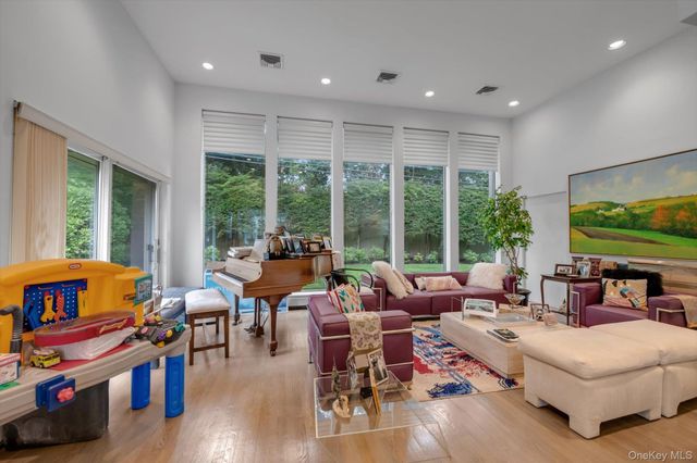 57 Parkway Drive, Roslyn Heights, NY 11577