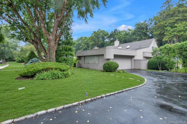 57 Parkway Drive, Roslyn Heights, NY 11577