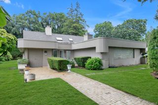 57 Parkway Drive, Roslyn Heights, NY 11577
