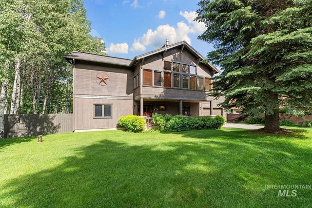 210 Eagle Creek Loop, Outside City Limits, ID 83340