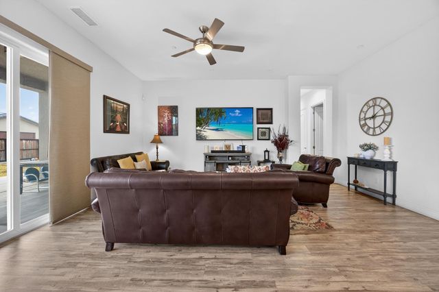 2749 19th Avenue, Kingsburg, CA 93631