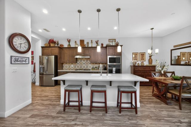 2749 19th Avenue, Kingsburg, CA 93631