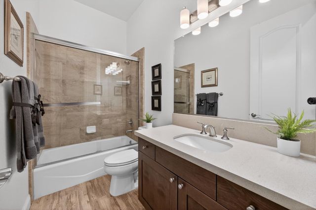 2749 19th Avenue, Kingsburg, CA 93631