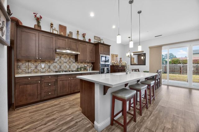 2749 19th Avenue, Kingsburg, CA 93631