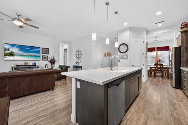 2749 19th Avenue, Kingsburg, CA 93631