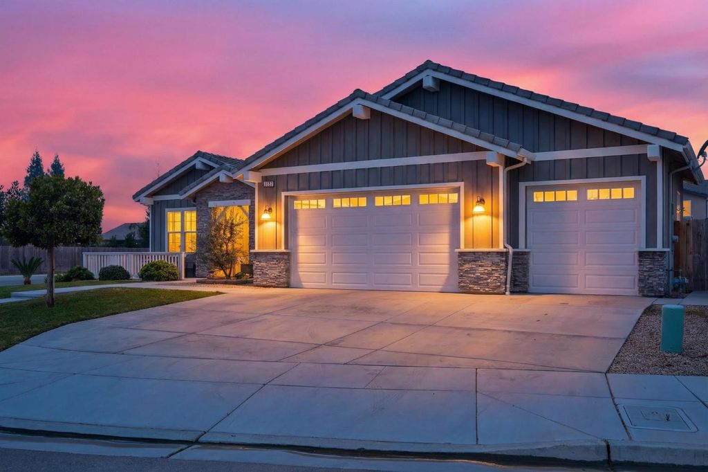 2749 19th Avenue, Kingsburg, CA 93631