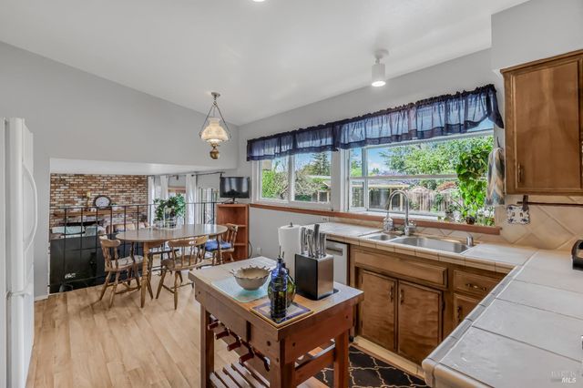 3946 Alexander St, Napa, CA 94558