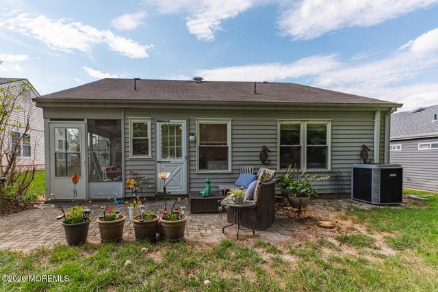 9 Elmswell Avenue, Manchester, NJ 08759