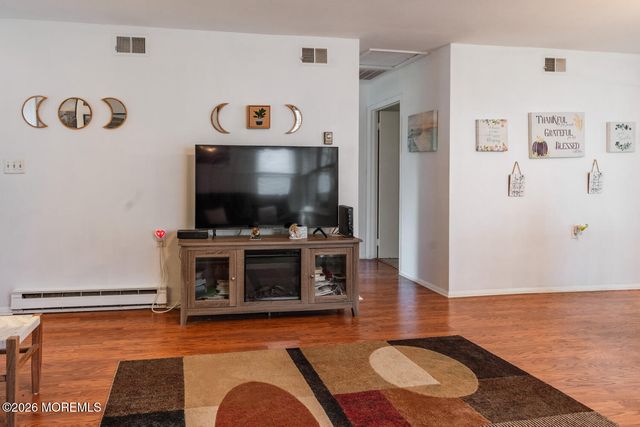 9 Elmswell Avenue, Manchester, NJ 08759