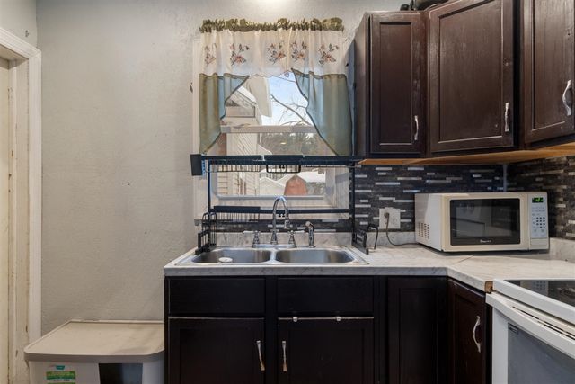 314 Oakwood Avenue, Jackson, MI 49203