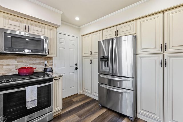 26113 Birchcrest Drive, Chesterfield, MI 48051