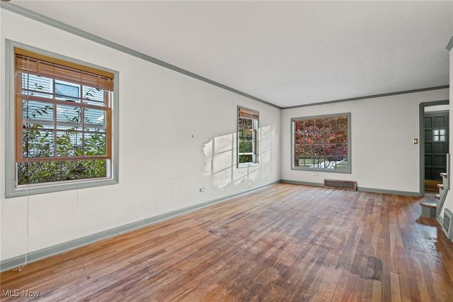 514 Kenilworth Road, Bay Village, OH 44140