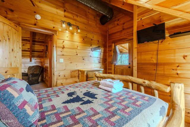 2453 Hackberry Drive, Sevierville, TN 37862