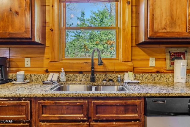 2453 Hackberry Drive, Sevierville, TN 37862