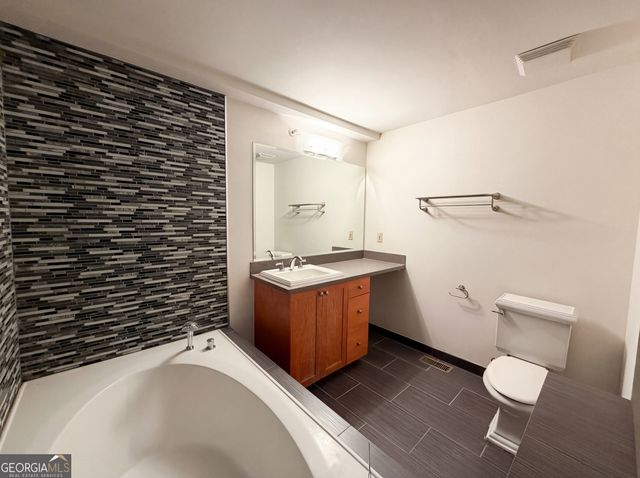 400 Village Parkway NE APT 142, Atlanta, GA 30306