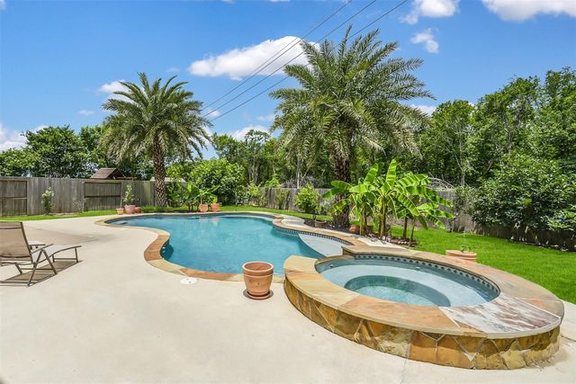 2723 Sterling Fields Drive, Pearland, TX 77584