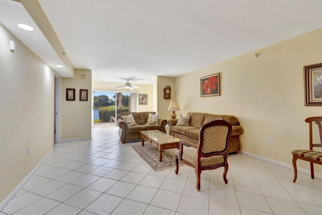 5842 Crystal Shores Drive 105, Boynton Beach, FL 33437
