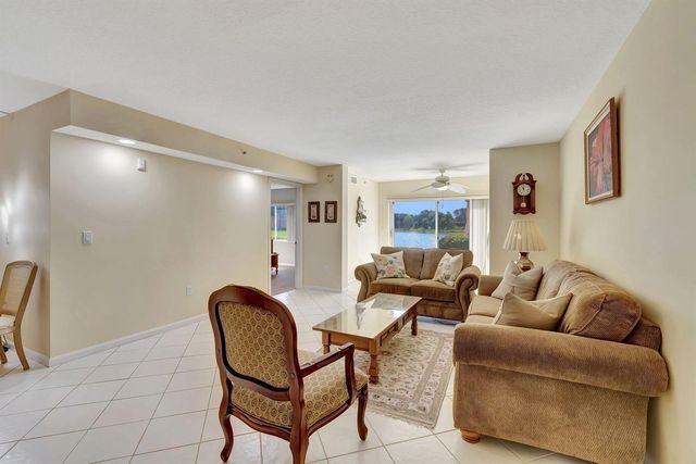 5842 Crystal Shores Drive 105, Boynton Beach, FL 33437