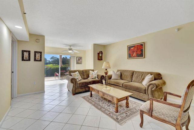 5842 Crystal Shores Drive 105, Boynton Beach, FL 33437