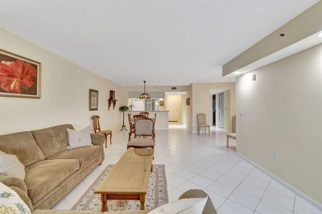 5842 Crystal Shores Drive 105, Boynton Beach, FL 33437