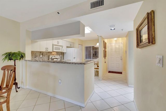 5842 Crystal Shores Drive 105, Boynton Beach, FL 33437