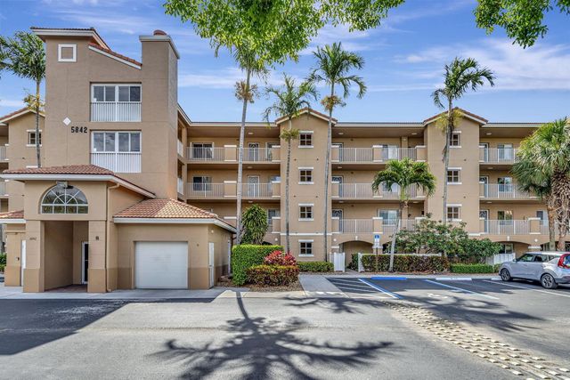 5842 Crystal Shores Drive 105, Boynton Beach, FL 33437