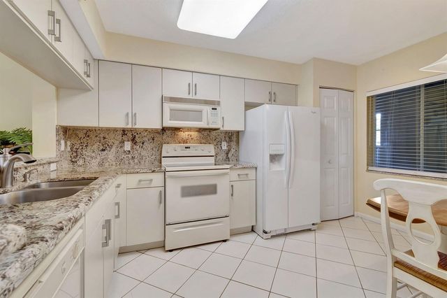 5842 Crystal Shores Drive 105, Boynton Beach, FL 33437