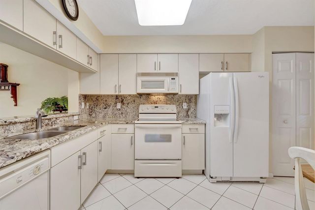 5842 Crystal Shores Drive 105, Boynton Beach, FL 33437